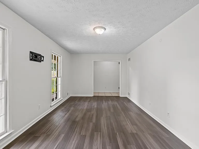 246 Barbara Ln SW — Photo 9