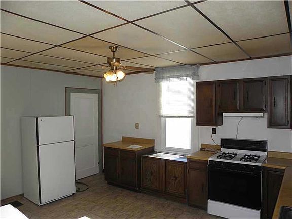 5th image of 134 1st Ave