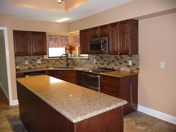 2nd image of 1105 Parkrow Pl