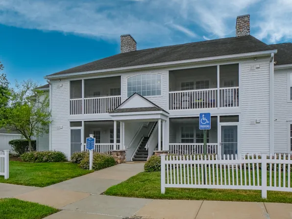 2768 S Knightsbridge Cir, Ann Arbor, MI 48105