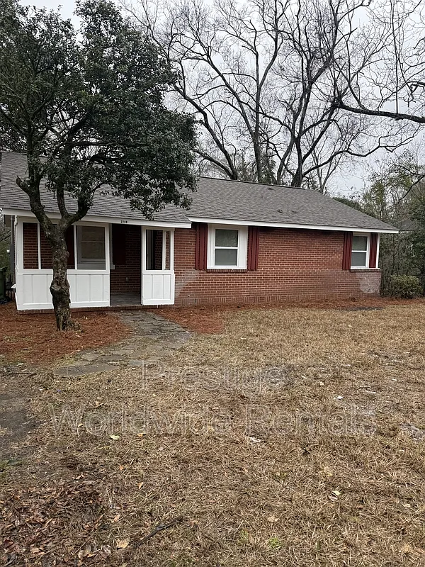 3 bed, 1.0 bath, 1117 sqft, $1,200 — Photo 1