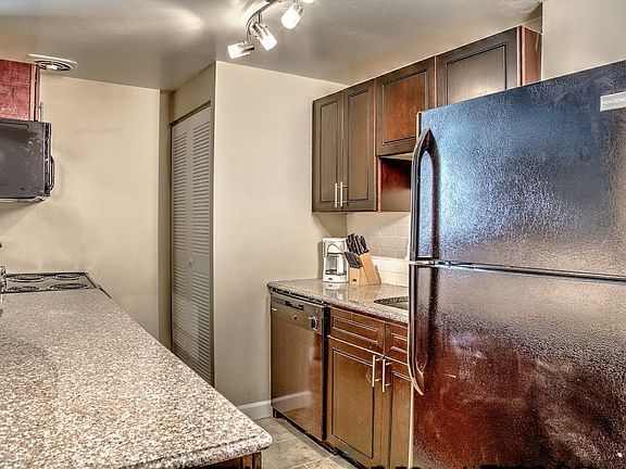 4th image of 5536 Pershing Ave APT 313