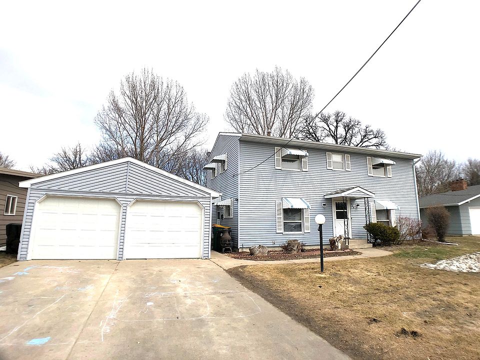 1st image of 719 Oak St