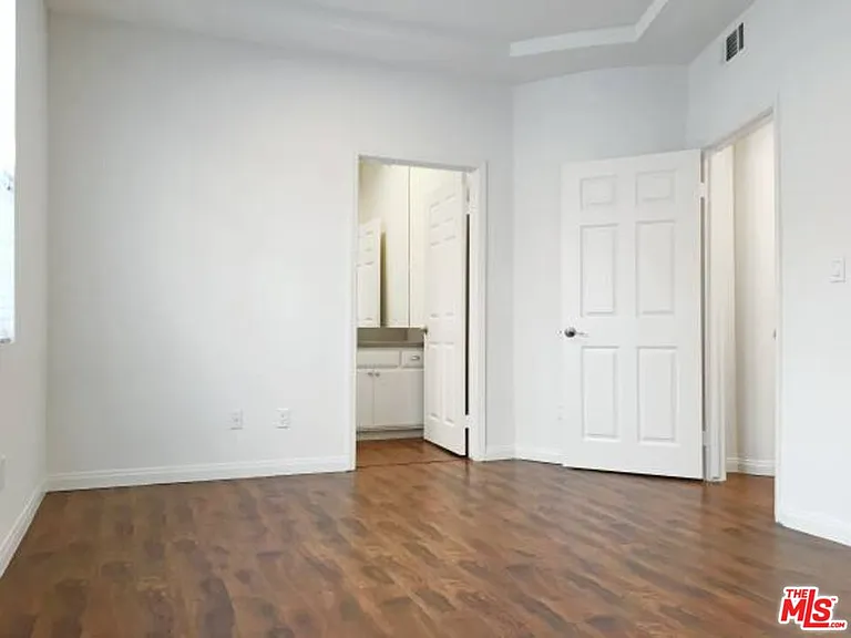 12712 Moorpark St #103 — Photo 14