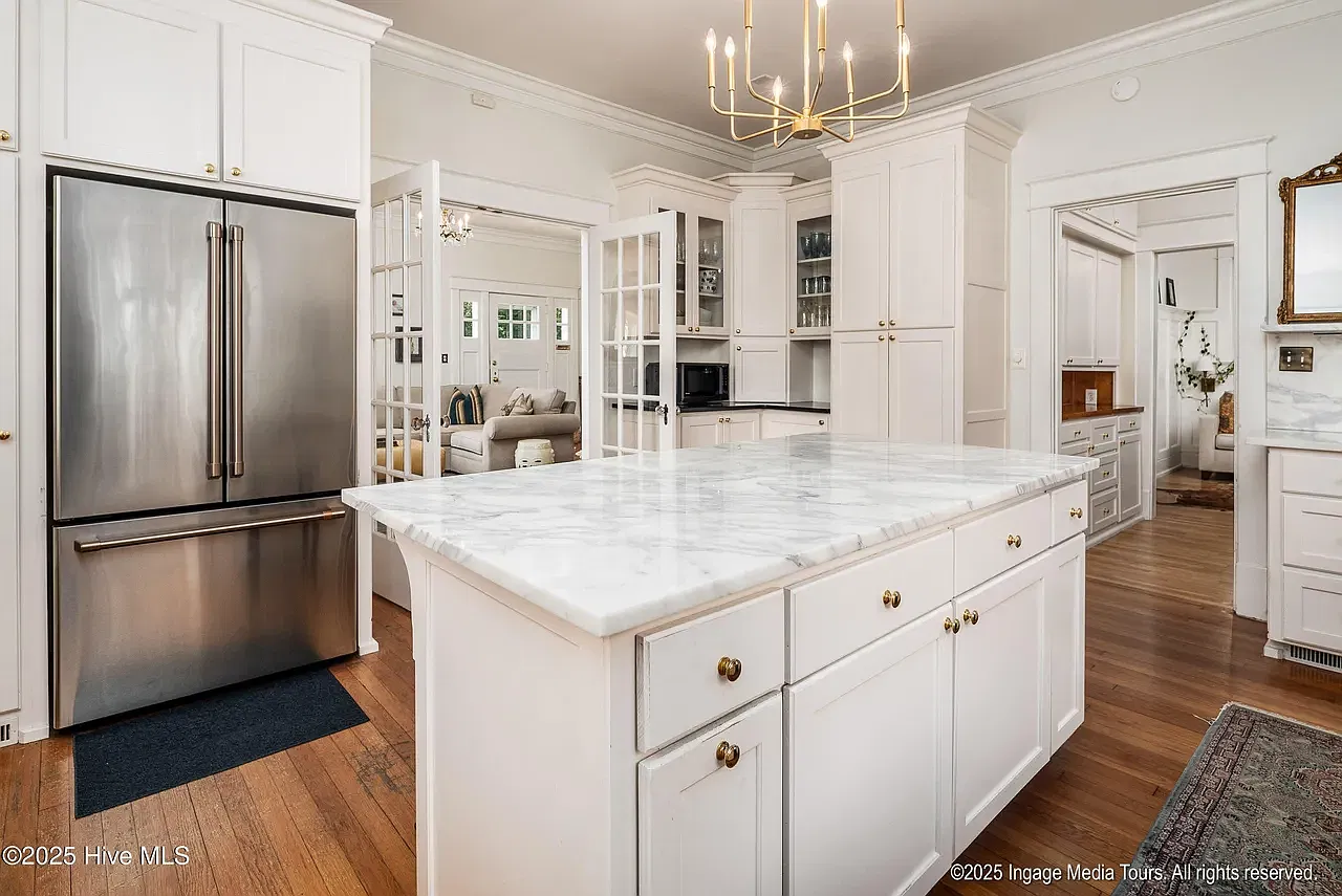 1105 Johnston St — Photo 4