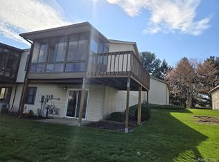 7044 Springtree Ln SW, Grand Rapids, MI 49548