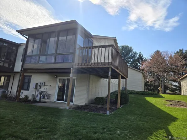 7044 Springtree Ln SW, Grand Rapids, MI 49548