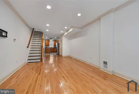 411 N Kenwood Ave — Photo 7