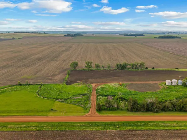 48239 279th St, Canton, SD 57013