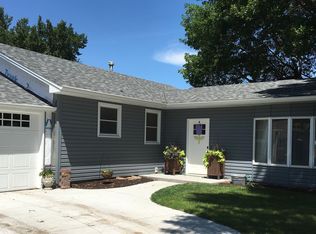 406 Kellogg St, Bertrand, NE 68927