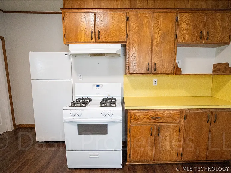 1119 S Florence Ave — Photo 21