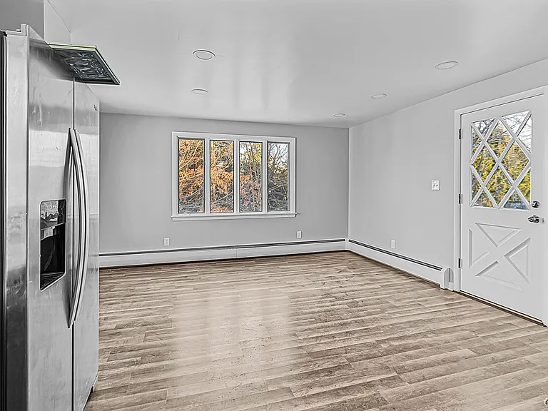 11 Winmar Cres — Photo 14