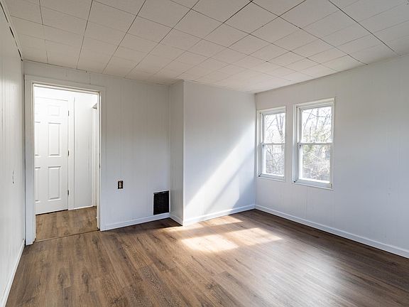 4th image of 1547 Ambrose Ave