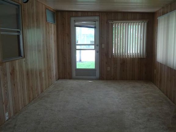 3rd image of 1009 Belmont Cir