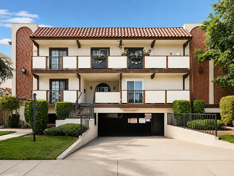 16731 Sherman Way #105A — Photo 18
