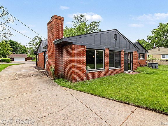 3rd image of 2198 Saint Joseph St