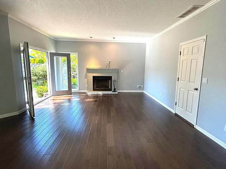 8827 SW 90th Ave — Photo 4