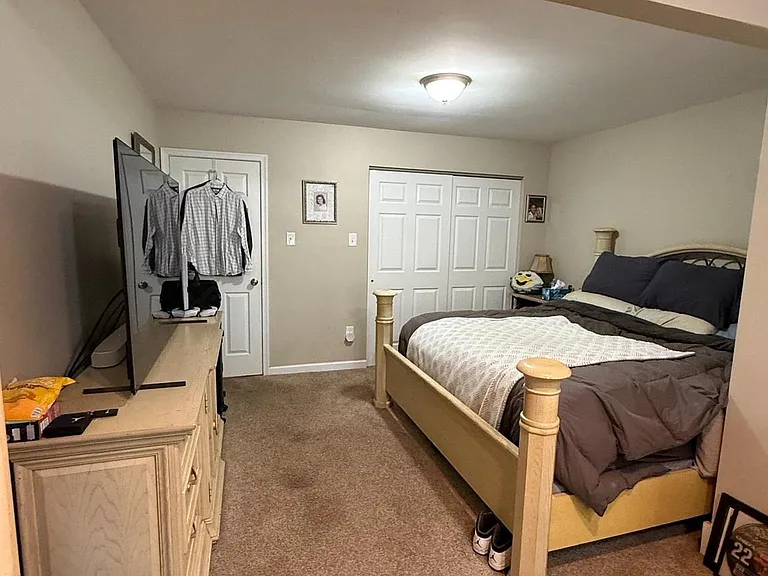 913 Hampton Way — Photo 11