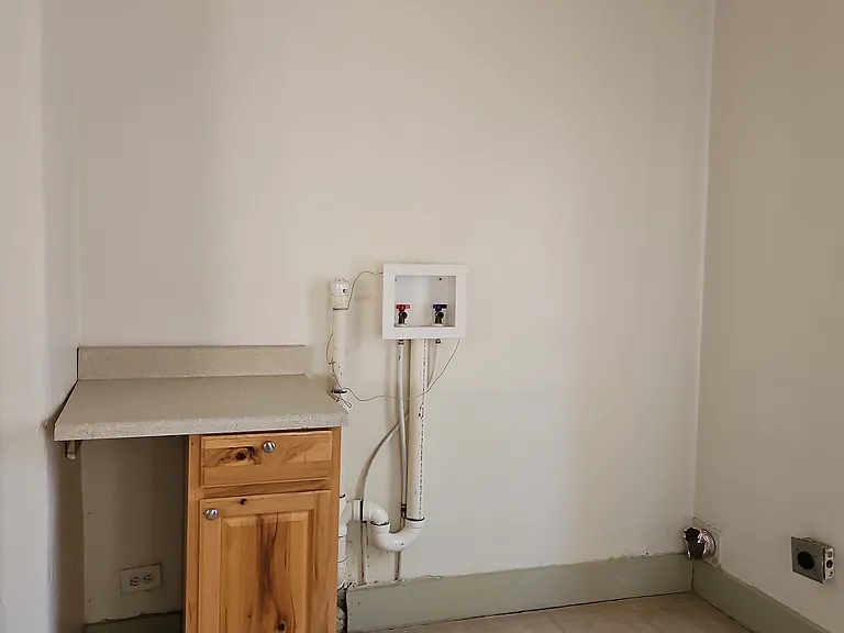 Washer/Dryer hookup with door to exterior