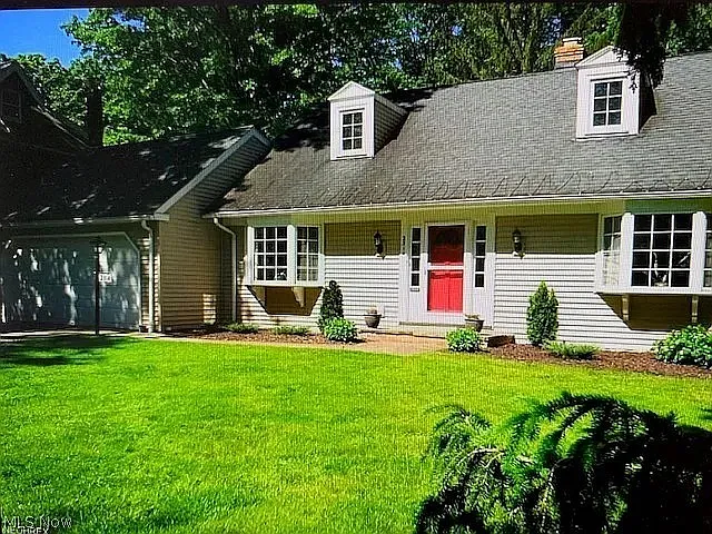 2 bed, 1.5 bath, 1988 sqft, $2,400 — Photo 1