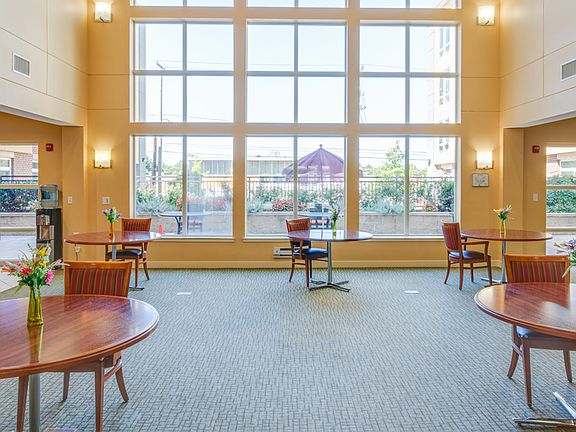 4th image of 600 Barnes St NE #65e2cce2d