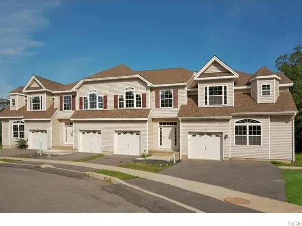 16 Pinto Rd W, Middletown, NY 10941