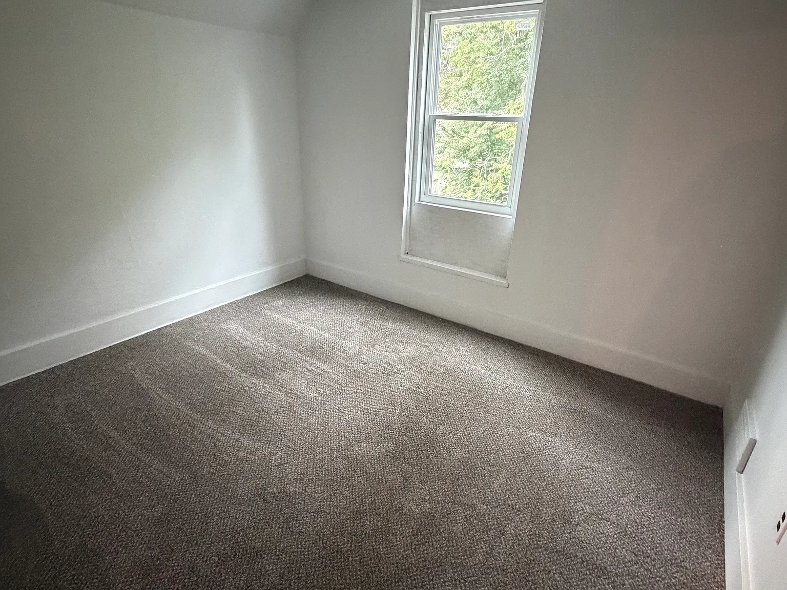 2 bed, 950 sqft, $750 — Photo 2