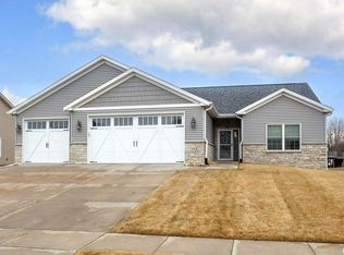 244 W Torrey Pines Dr, Eldridge, IA 52748