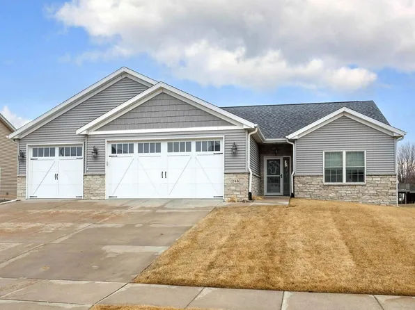 244 W Torrey Pines Dr, Eldridge, IA 52748