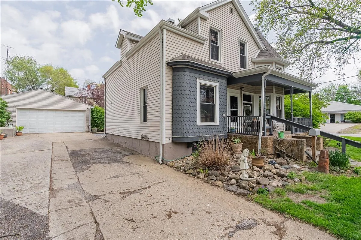 816 E Olive St photo 1