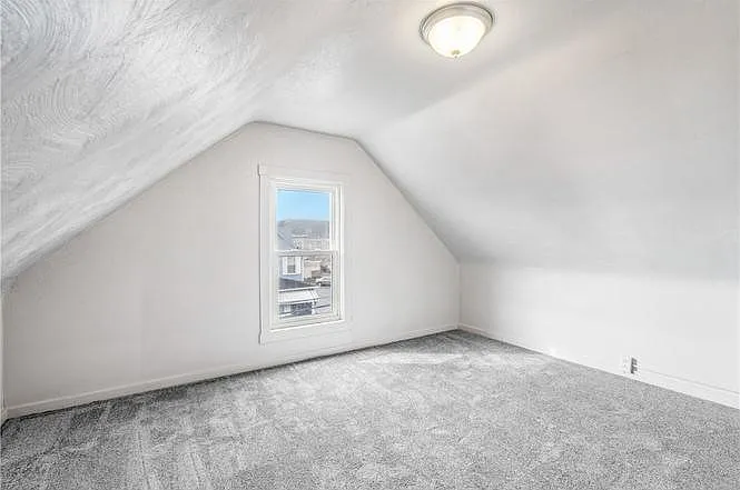 814 Woodward Ave — Photo 13