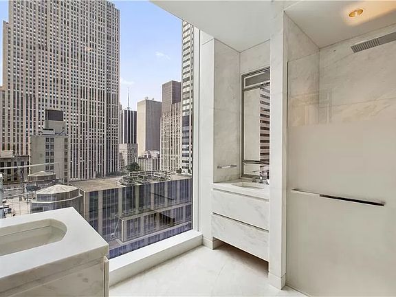 4th image of 20 W 53rd St #25C