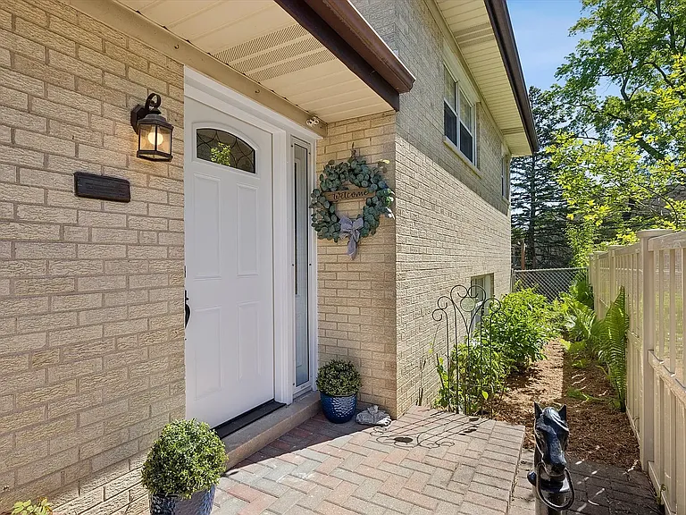 827 N Douglas Ave — Photo 2