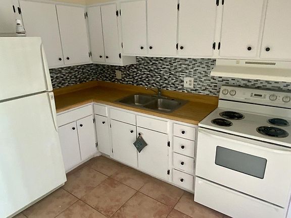 4th image of 5885 Dahlia Dr APT 208
