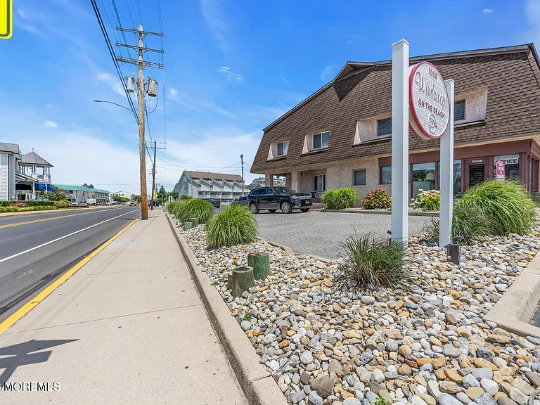 1008 Ocean Ave — Photo 2