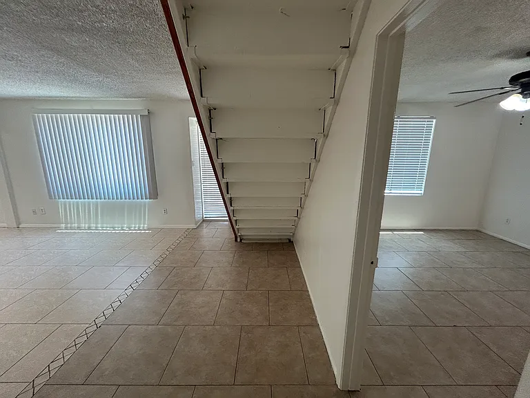 6 bed, 3.0 bath, 2269 sqft, $2,495 — Photo 21