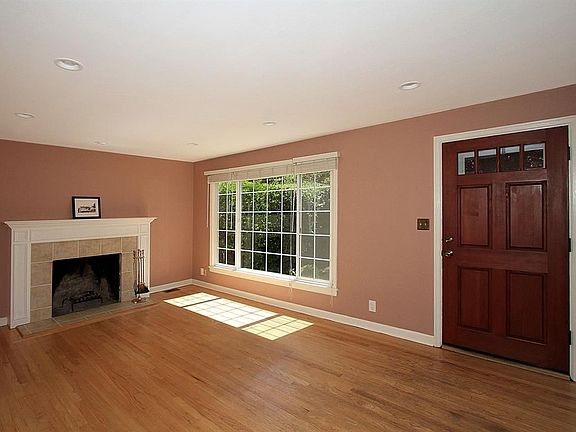 4th image of 828 NE 102nd St