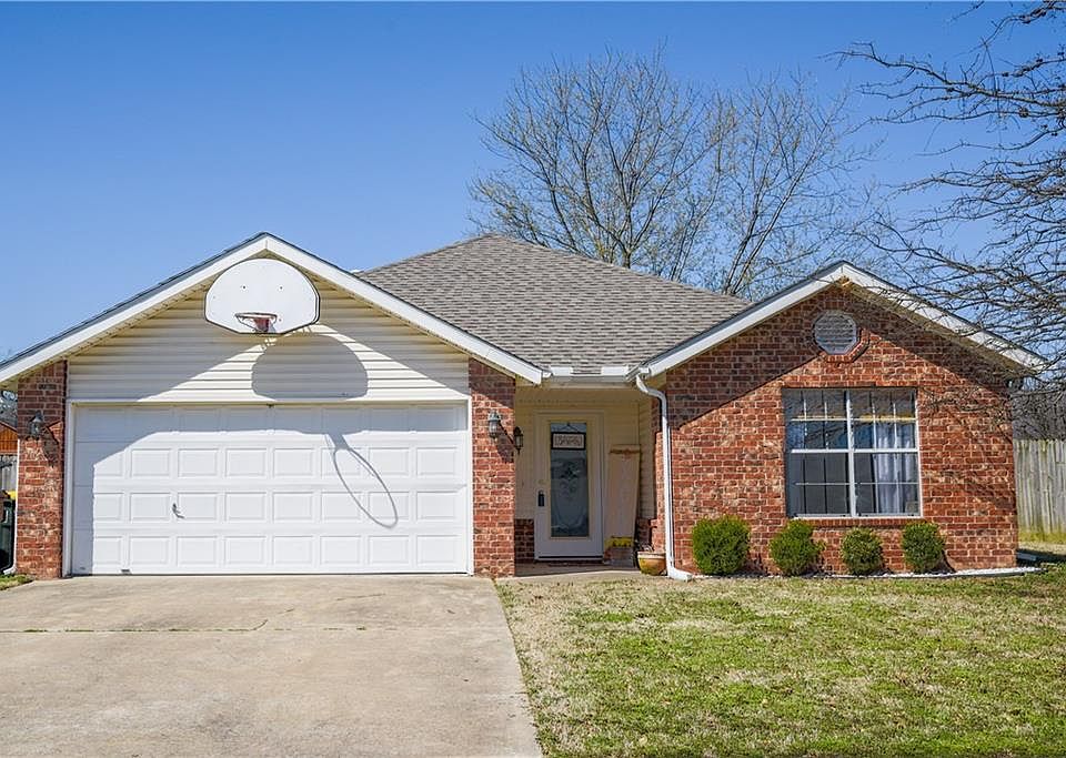 1st image of 571 Woods Dr