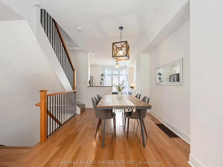 1864 Burnhamthorpe Rd E — Photo 11