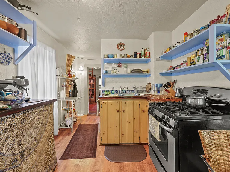 33 Saint Anns Ave — Photo 11
