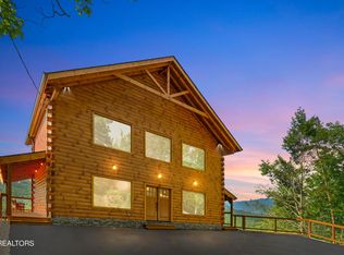 409 Deer Path Ln, Gatlinburg, TN 37738
