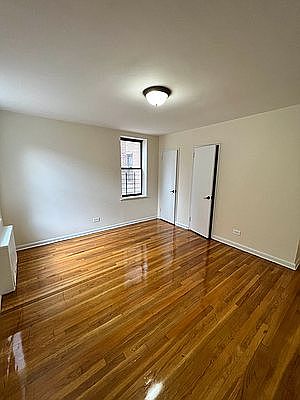4th image of 140-35 Burden Cres APT 103