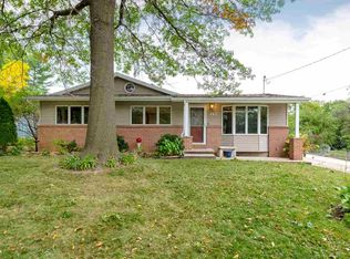 142 Vincent Rd, Waterloo, IA 50701