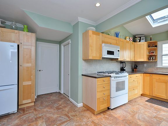 5th image of 8037 209th St