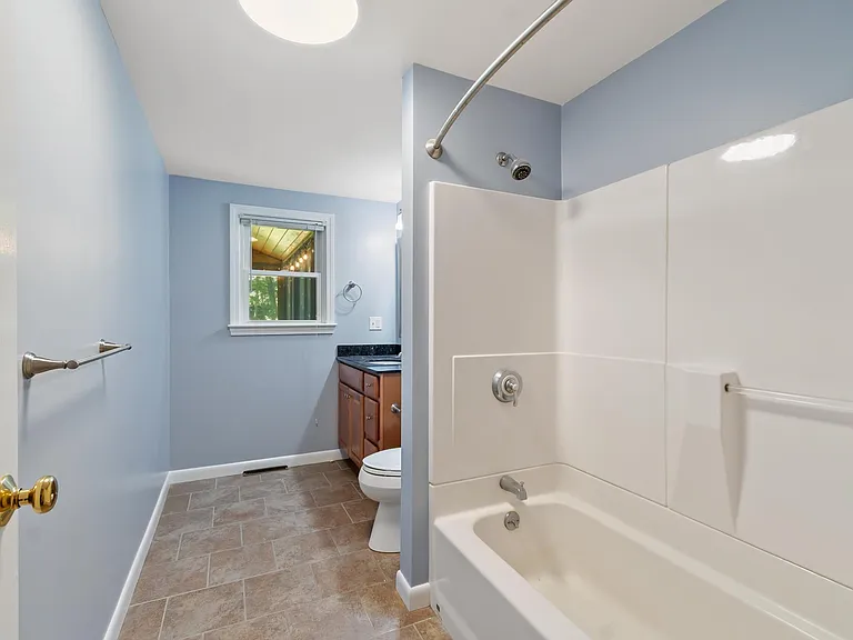 21 Cherokee Rd — Photo 8
