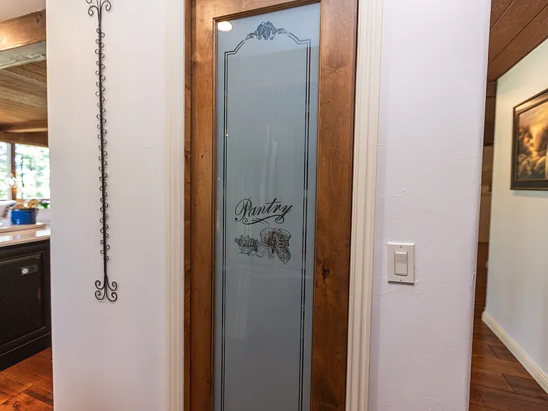 Edgewater Cir — Photo 37