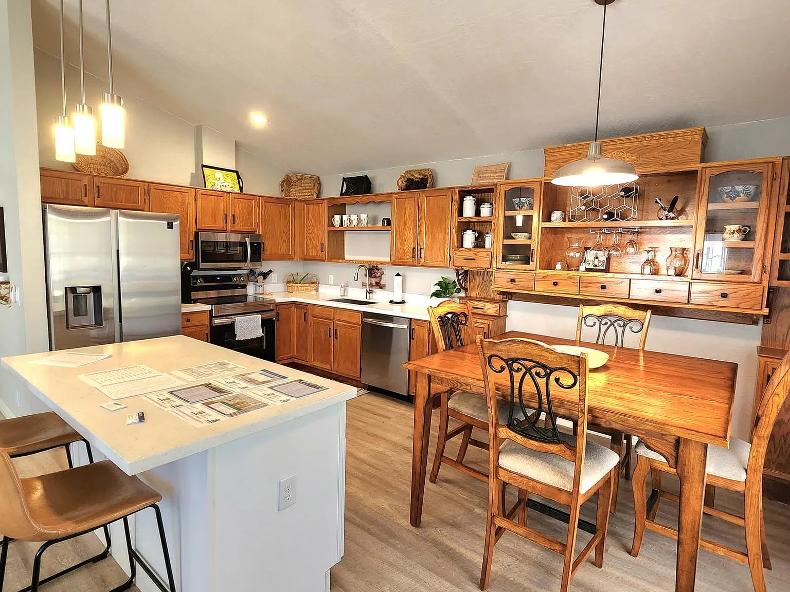 4 bed, 2050 sqft, $3,000 — Photo 3