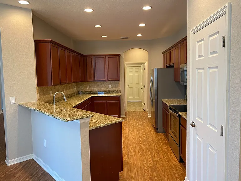 481 Pheasant Dr — Photo 5