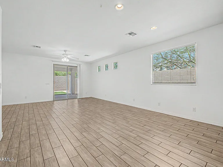 5722 W Getty Dr — Photo 10