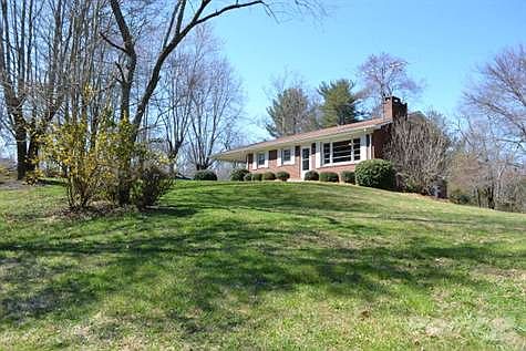 3rd image of 325 Hillside Dr